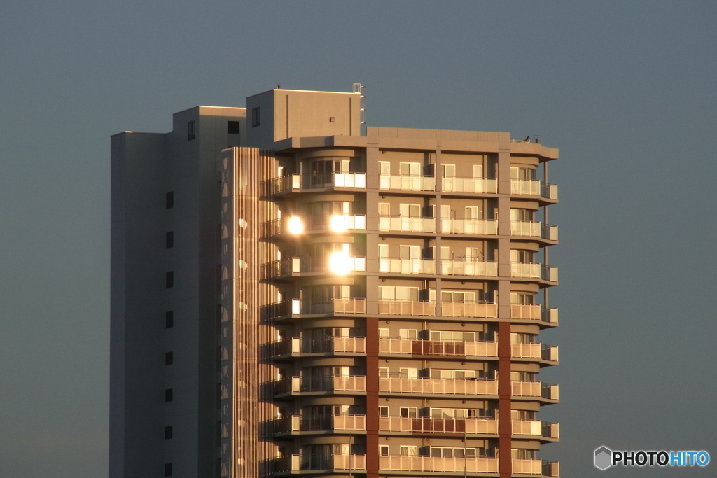 夕陽のマンション
