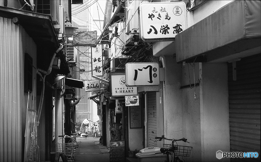 お初天神（露天神社）東門路地