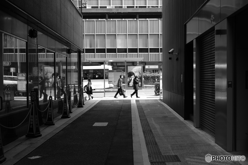 大通りに向かって