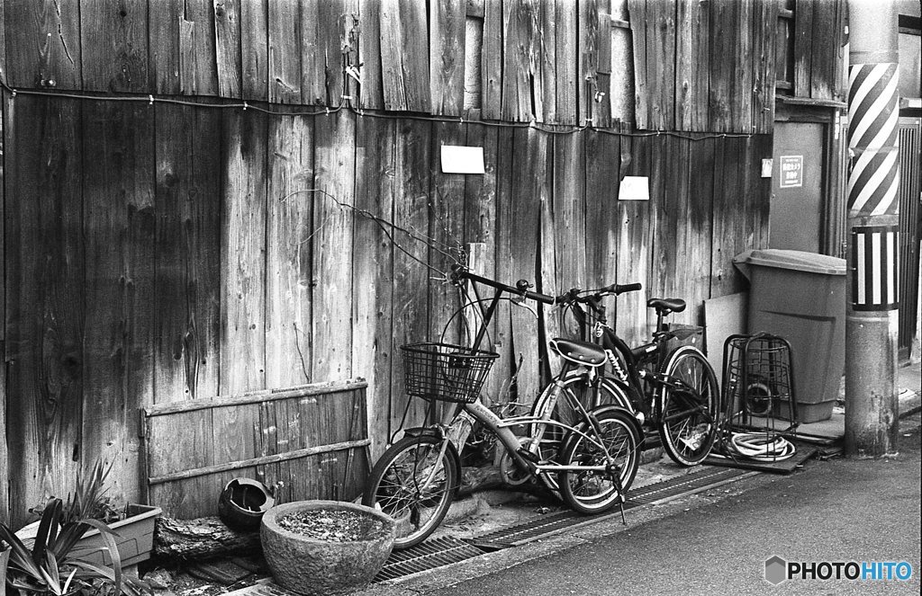 板塀と自転車