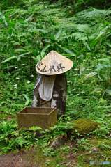 五重塔までの道のりにお地蔵様が…