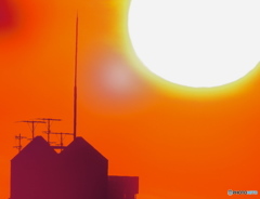 太陽が避雷針に接近中
