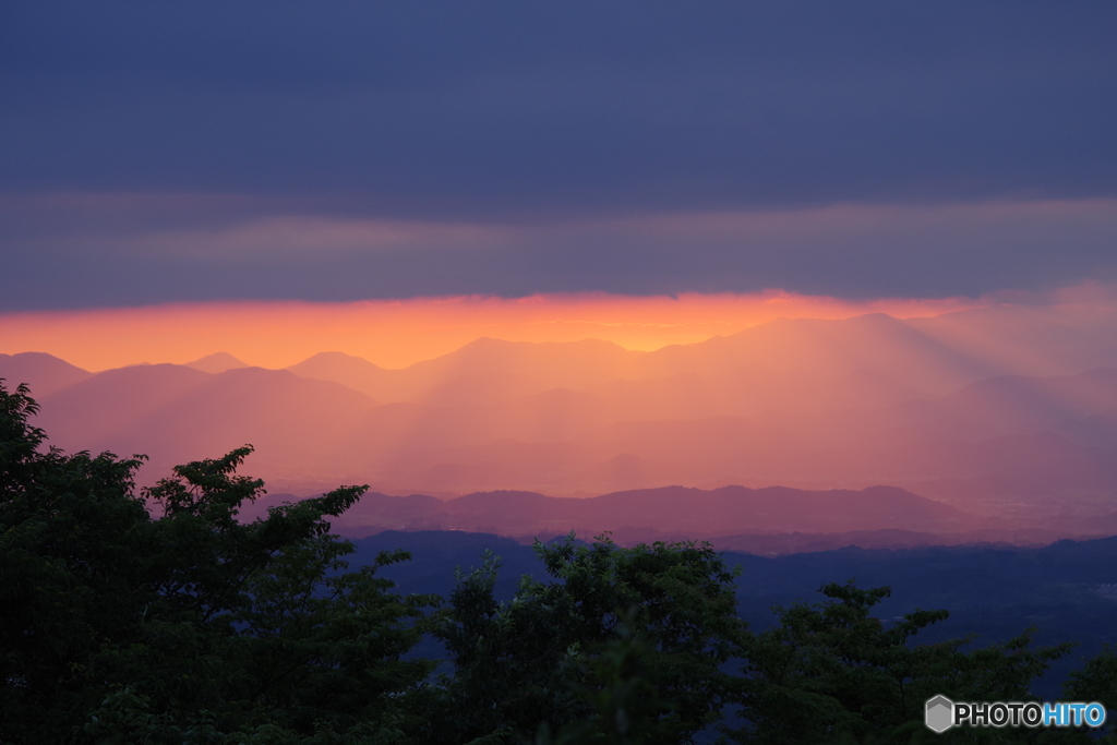 夕暮れの山