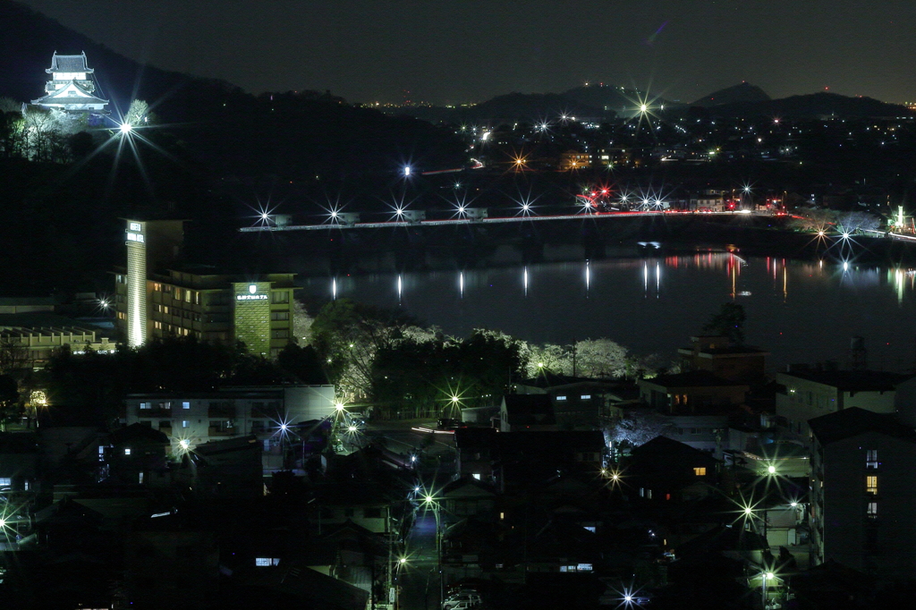 夜に浮かぶ城