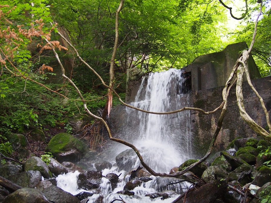 ”寝覚めの床”の滝