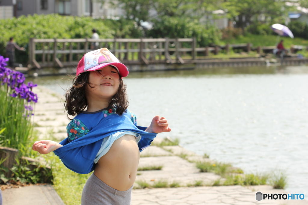 池のほとりで、おちゃらける