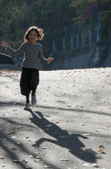 影と追いかけっこ