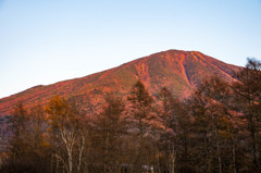 夕日に染まる男体山