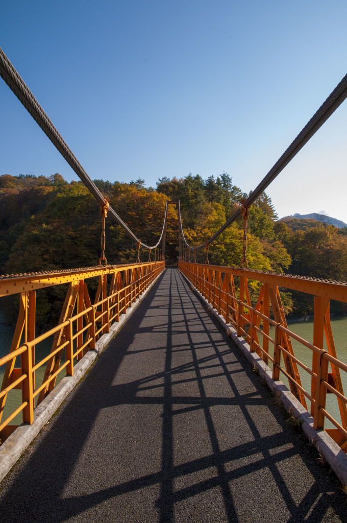 薗原湖の吊り橋