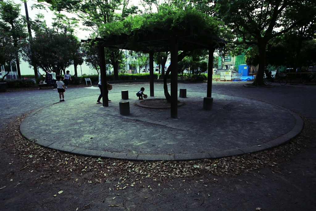 曇天広場