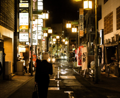 夜の繁華街