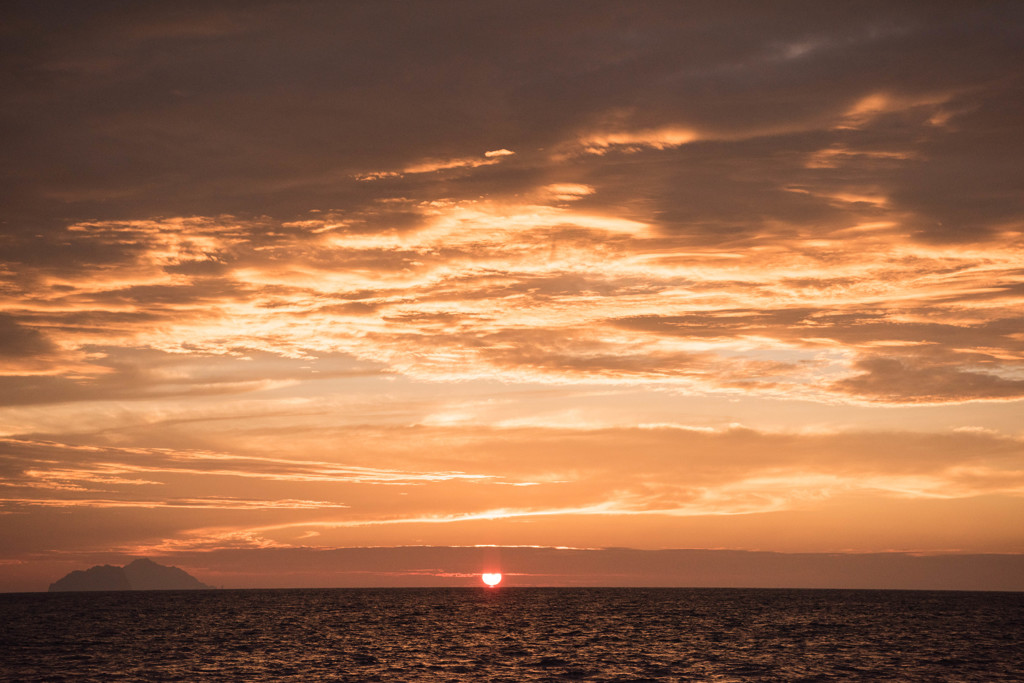 トカラ列島中之島　夕陽