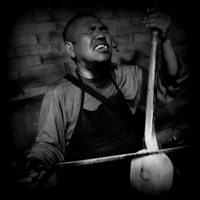 都に響く哀しさ