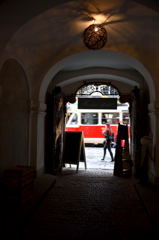 喧騒を閉じる回廊