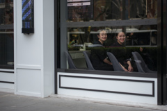 硝子を透過する陽気