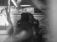 店内の音は聴こえない
