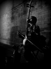 都に響く哀しさ