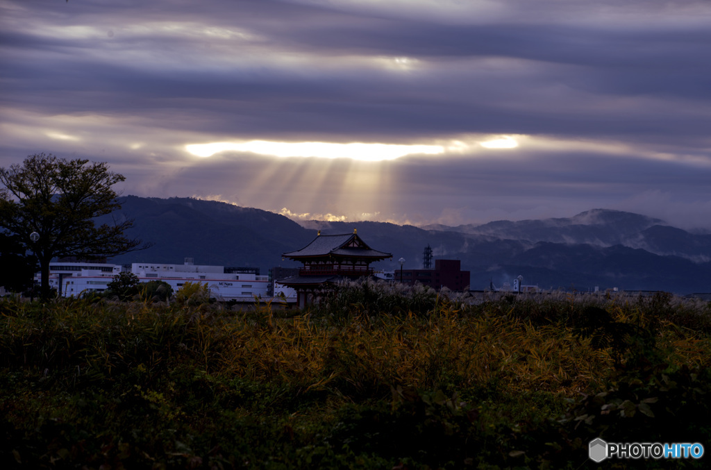 天平の夜明け