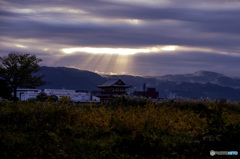天平の夜明け