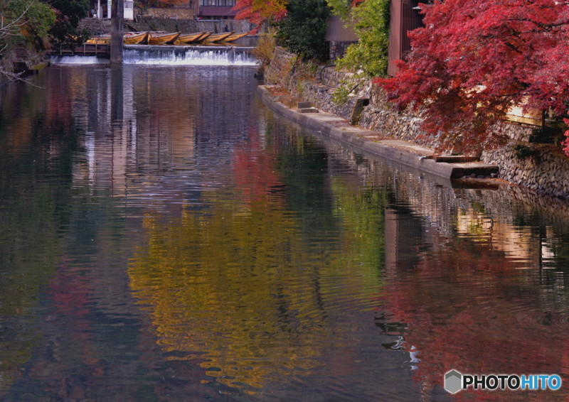 水に映える紅葉
