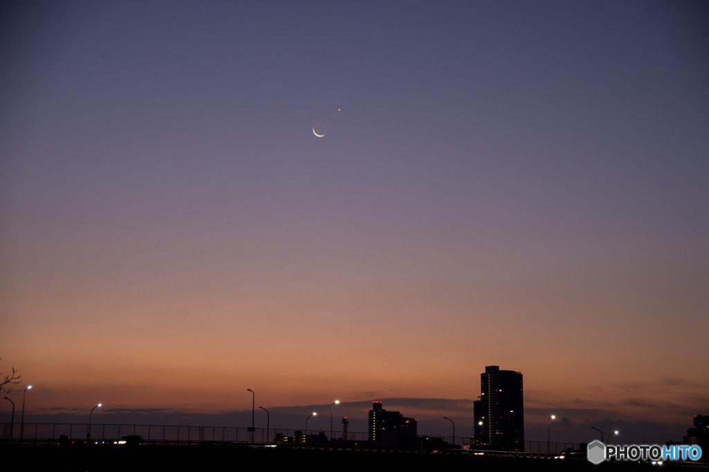 三日月と金星のコラボ　