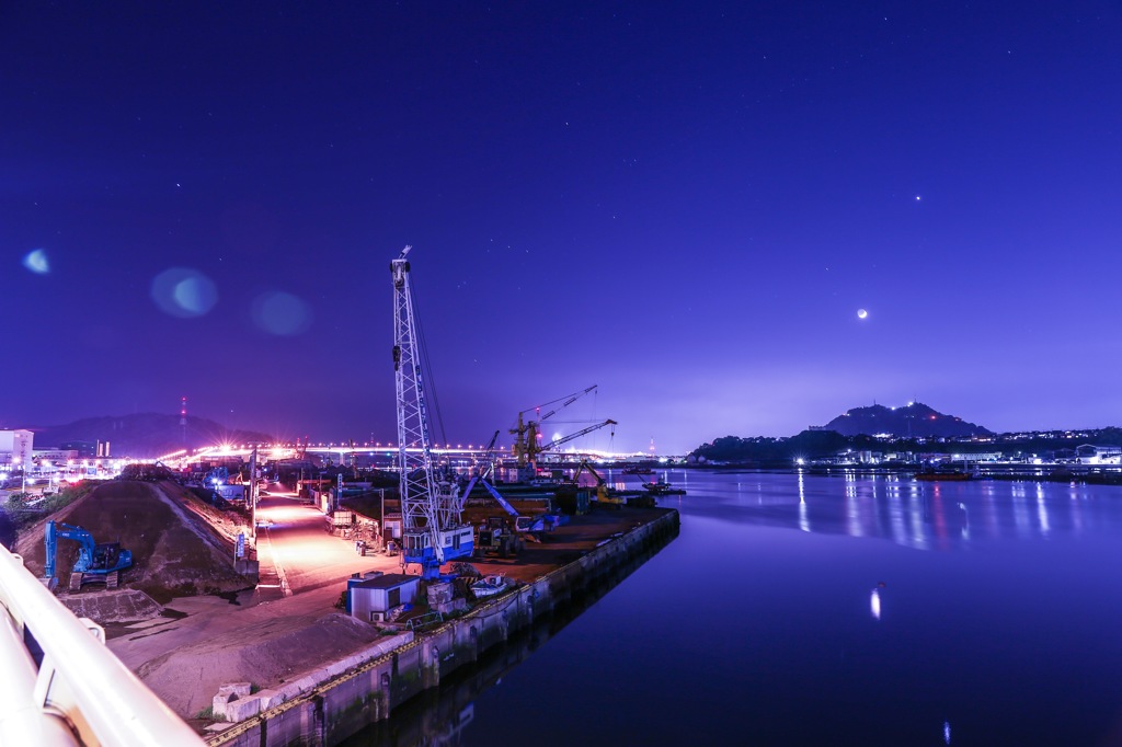 黄金山と海田大橋