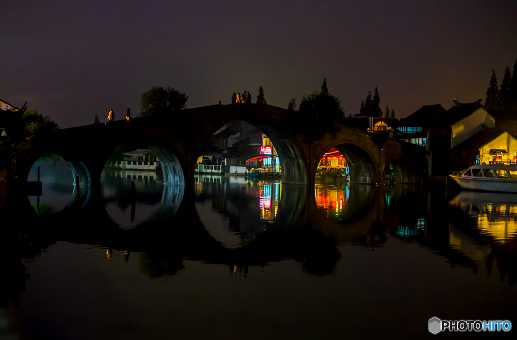 古鎮夜の石橋