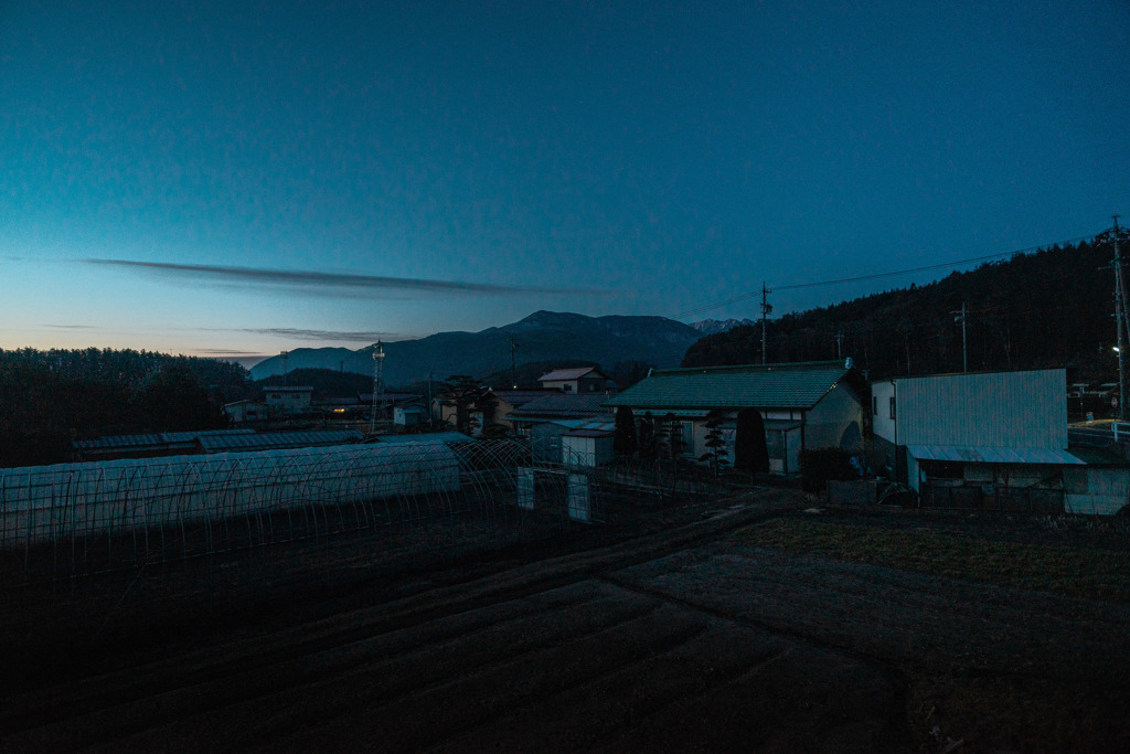 朝の静けさと家