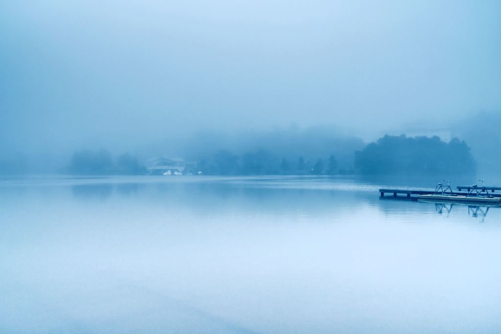 静かな湖畔