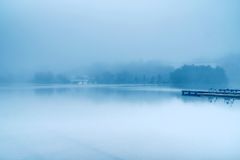 静かな湖畔