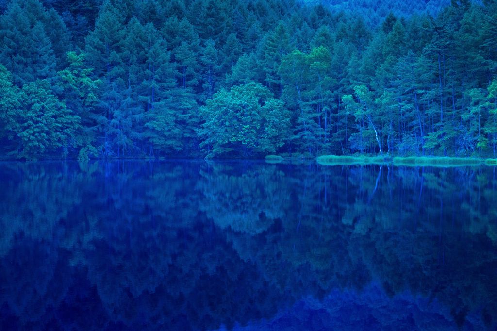 冷たい水鏡