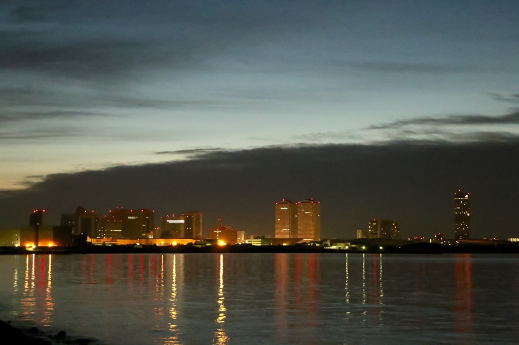 幕張メッセ 夜明け前