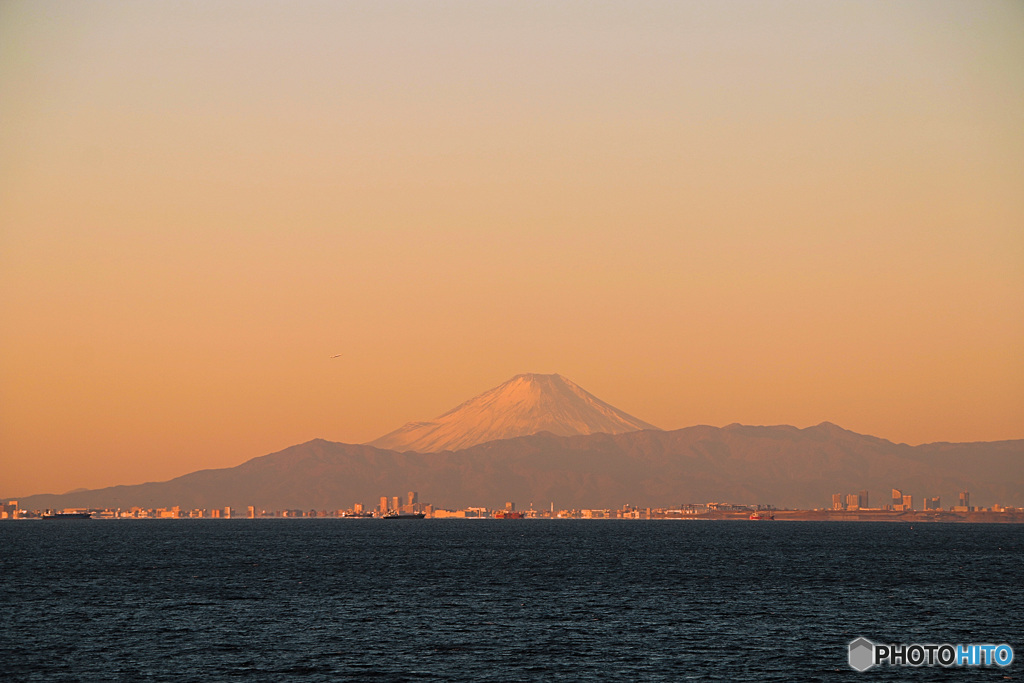 東京湾に浮かぶ富士