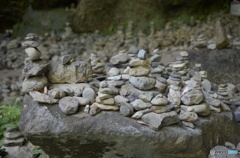 天安河の積み石