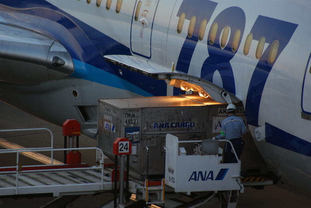 ７８７