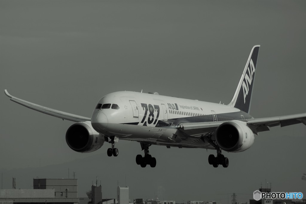 ７８７