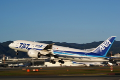 ７８７