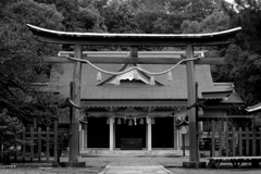 神々しい