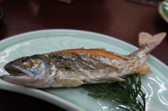 アマゴの塩焼き食お