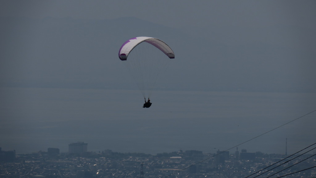 伊吹山の空を飛ぶ