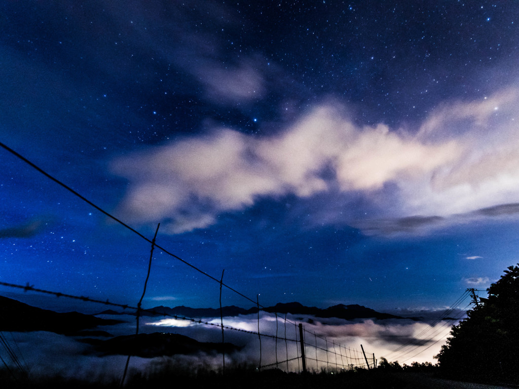 雲海と星