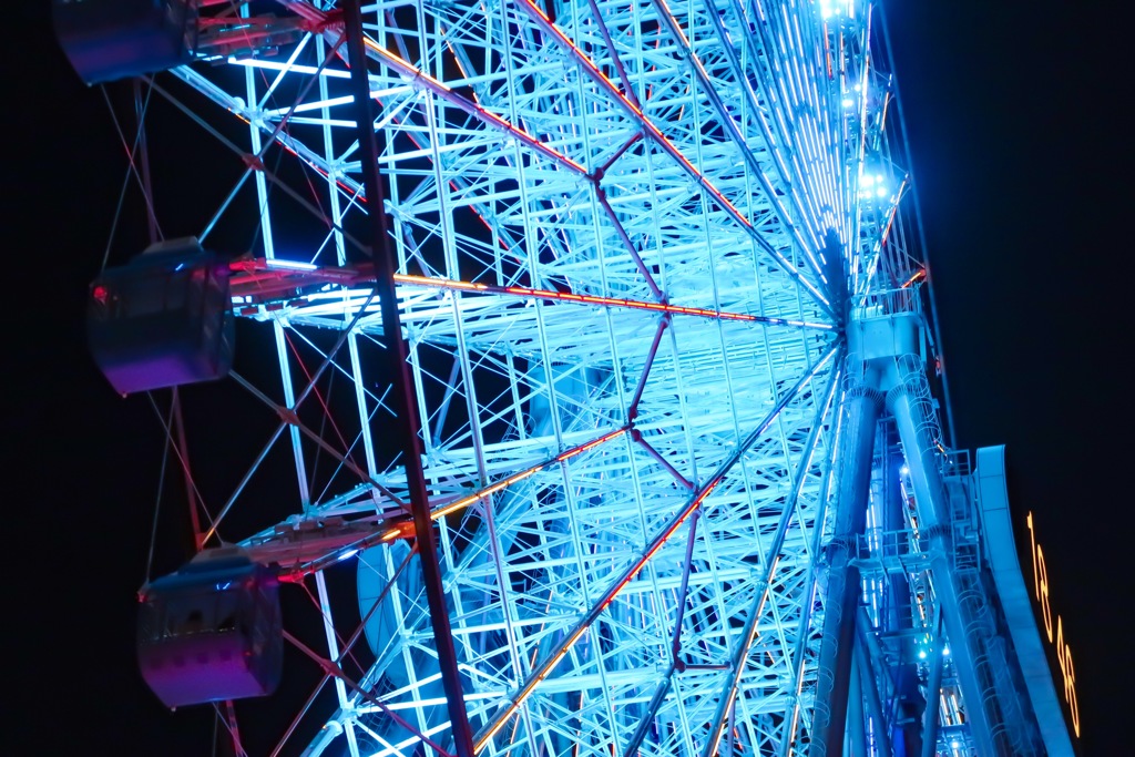 青
