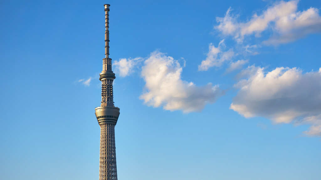 スカイツリー流れる雲