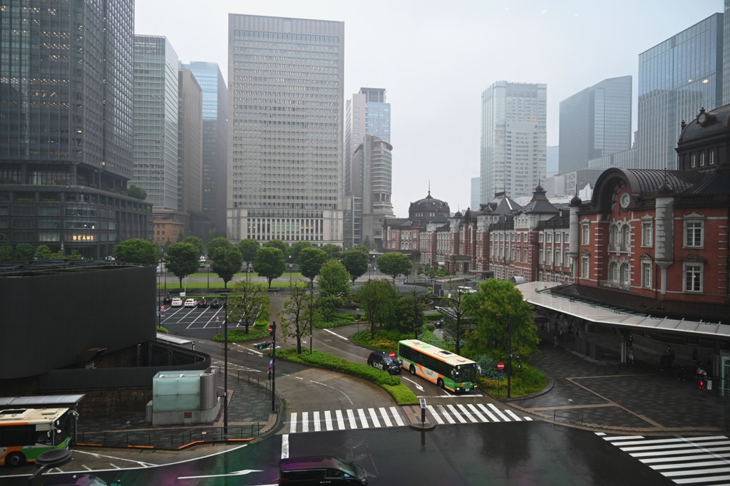 雨の東京駅