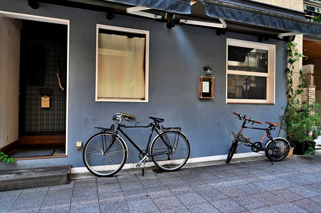 青い壁