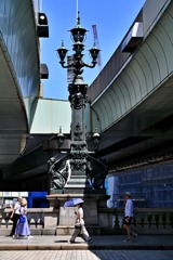 青い傘と青いバッグと青空と・・・