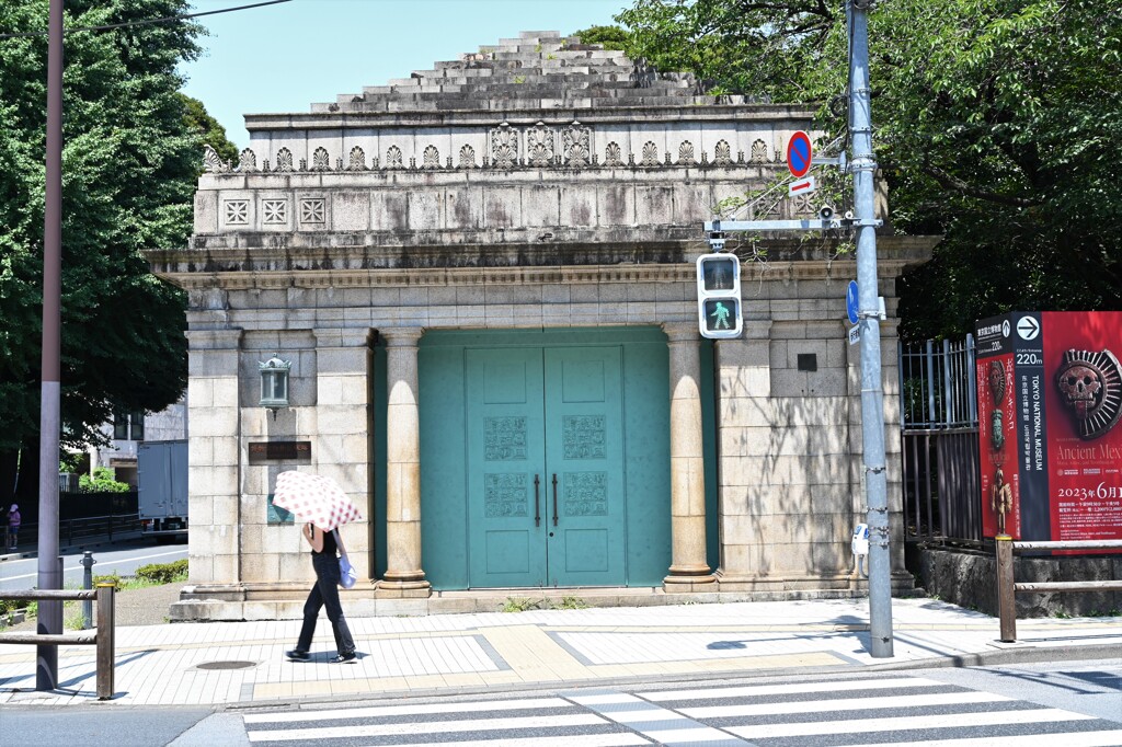日傘の人