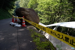 軽自動車程の落石