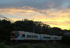 夕焼けと特急電車