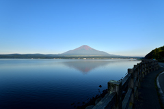 山中湖から見た夏の富士